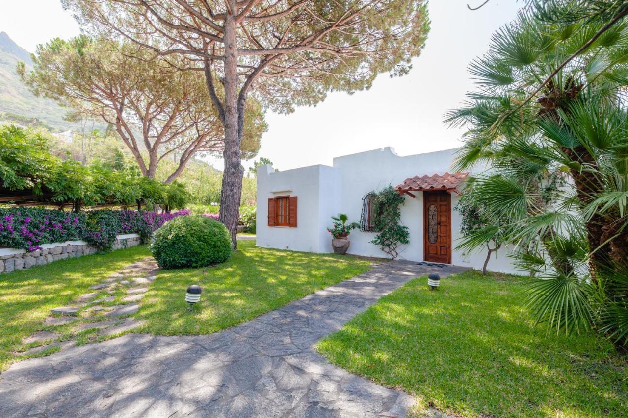 Villetta Con Giardino Esclusivo Di 1000 Mq, Piscina, Tennis, Calcio, Bocce Forio  Luaran gambar