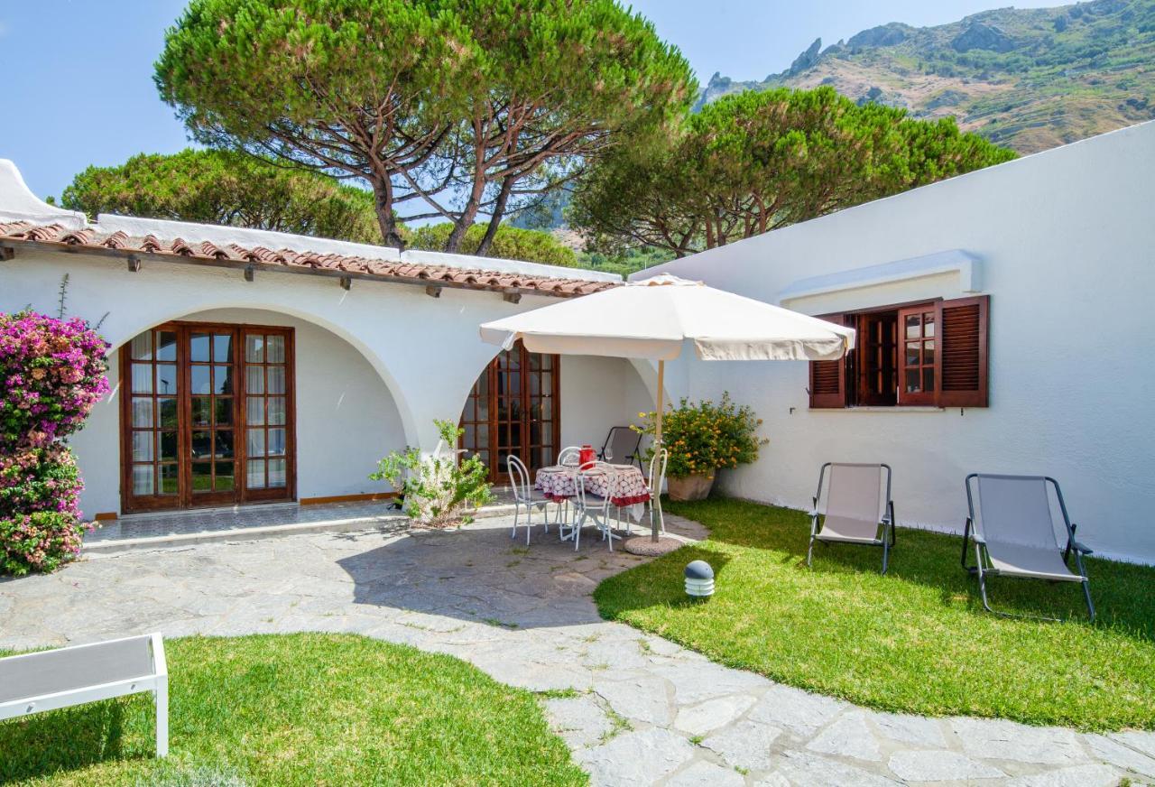 Villetta Con Giardino Esclusivo Di 1000 Mq, Piscina, Tennis, Calcio, Bocce Forio  Luaran gambar