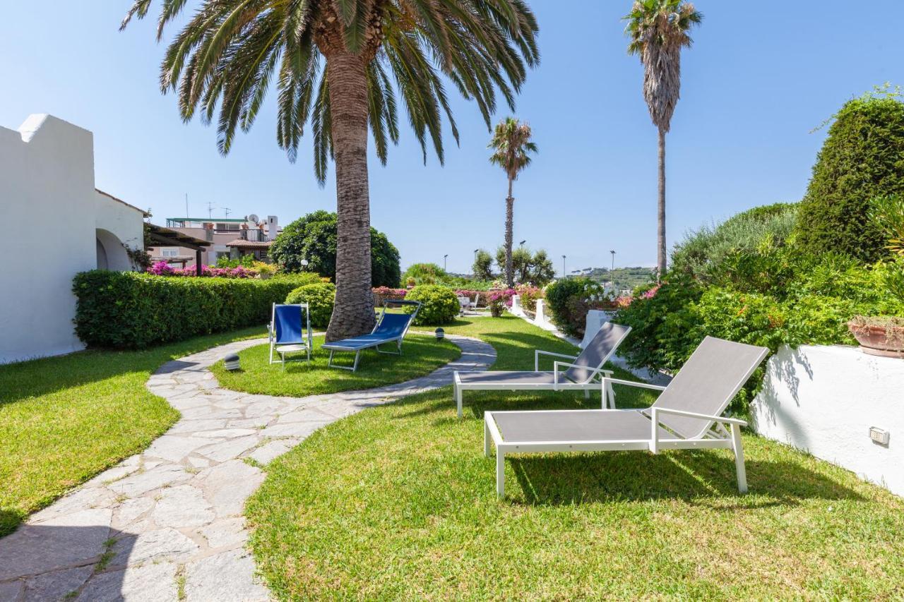 Villetta Con Giardino Esclusivo Di 1000 Mq, Piscina, Tennis, Calcio, Bocce Forio  Luaran gambar