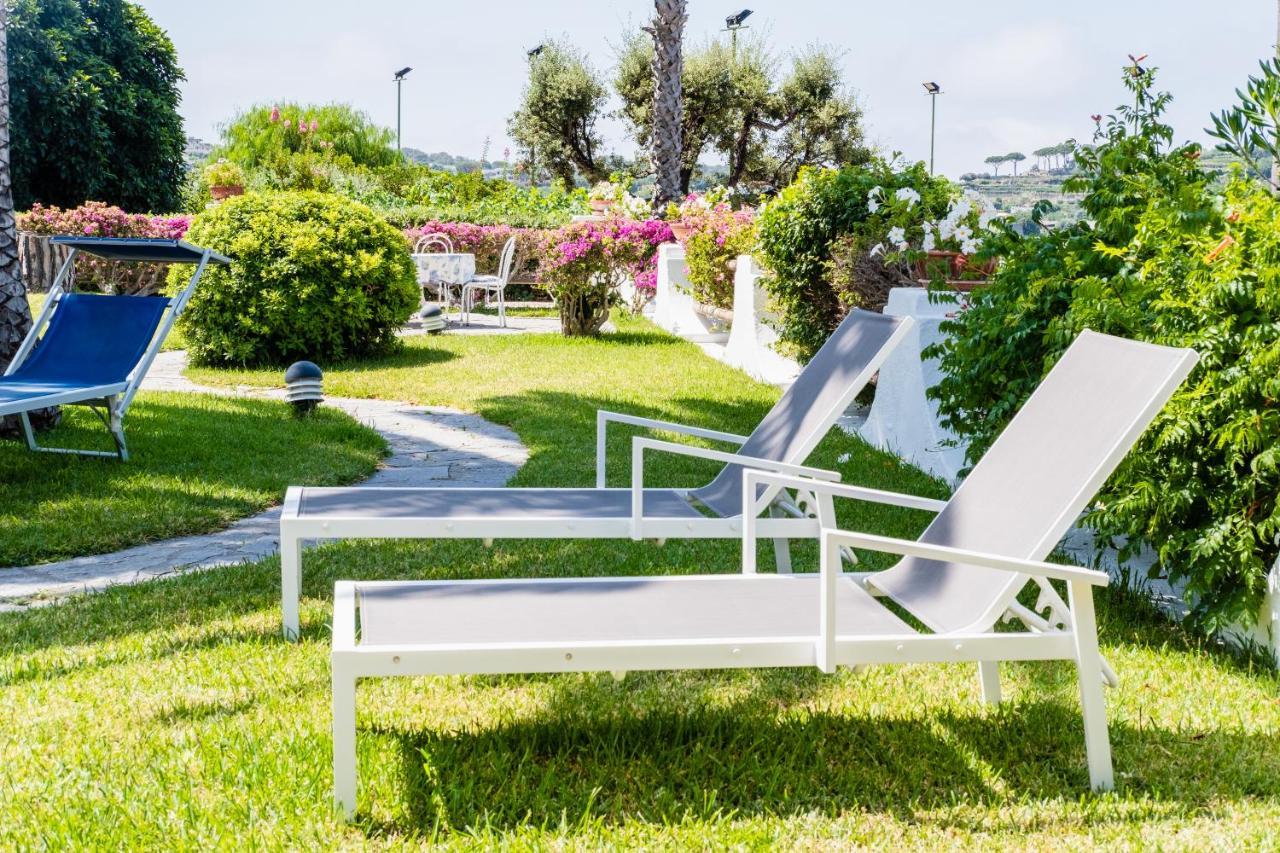 Villetta Con Giardino Esclusivo Di 1000 Mq, Piscina, Tennis, Calcio, Bocce Forio  Luaran gambar