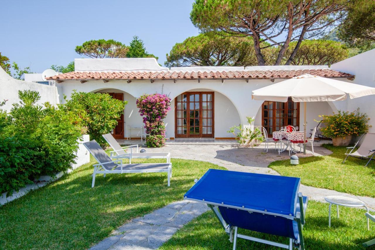 Villetta Con Giardino Esclusivo Di 1000 Mq, Piscina, Tennis, Calcio, Bocce Forio  Luaran gambar
