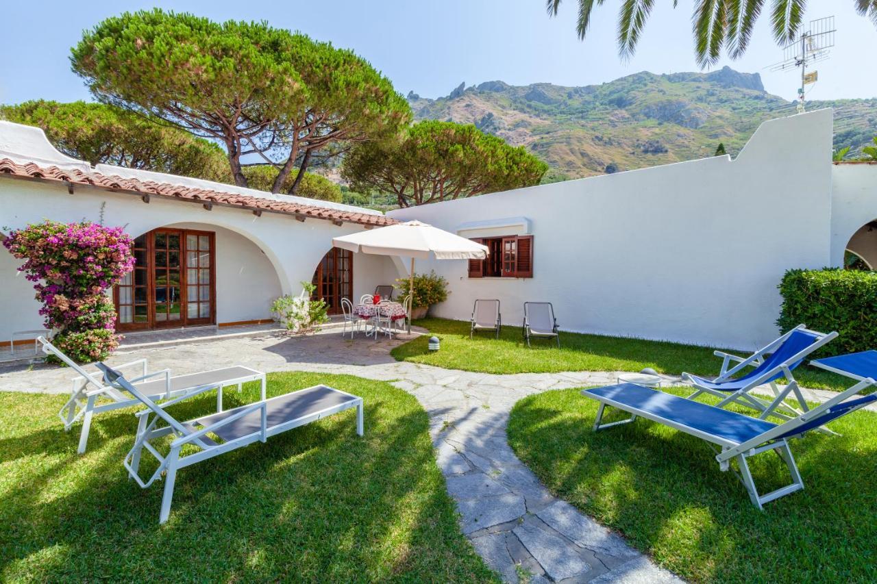Villetta Con Giardino Esclusivo Di 1000 Mq, Piscina, Tennis, Calcio, Bocce Forio  Luaran gambar