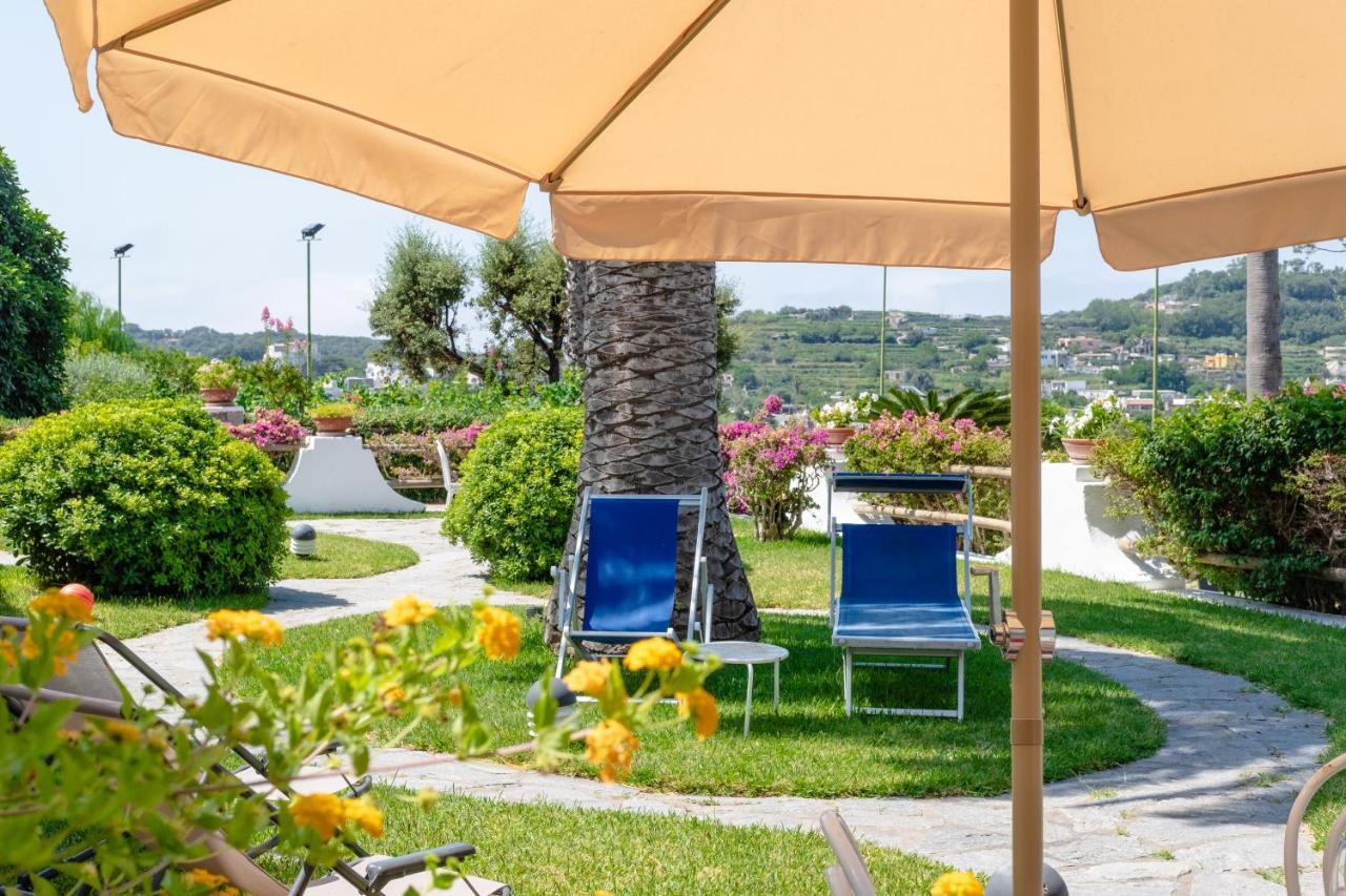 Villetta Con Giardino Esclusivo Di 1000 Mq, Piscina, Tennis, Calcio, Bocce Forio  Luaran gambar