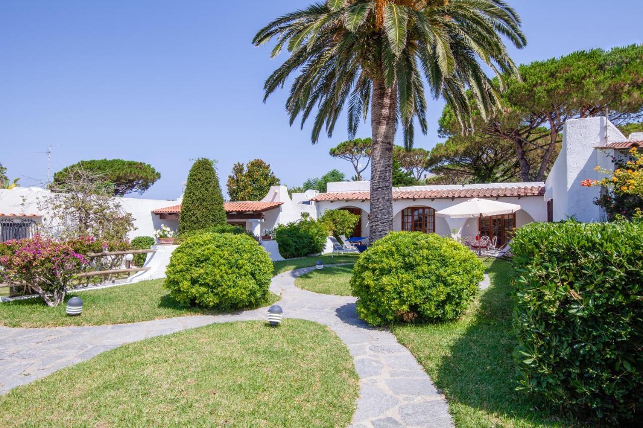 Villetta Con Giardino Esclusivo Di 1000 Mq, Piscina, Tennis, Calcio, Bocce Forio  Luaran gambar
