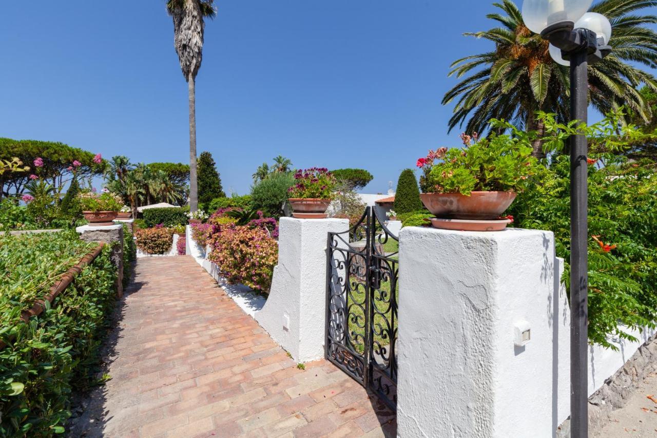 Villetta Con Giardino Esclusivo Di 1000 Mq, Piscina, Tennis, Calcio, Bocce Forio  Luaran gambar