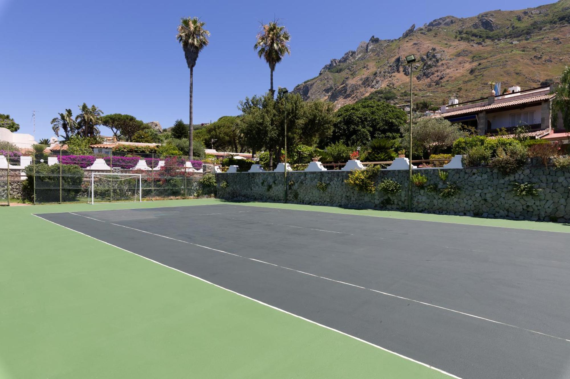 Villetta Con Giardino Esclusivo Di 1000 Mq, Piscina, Tennis, Calcio, Bocce Forio  Luaran gambar