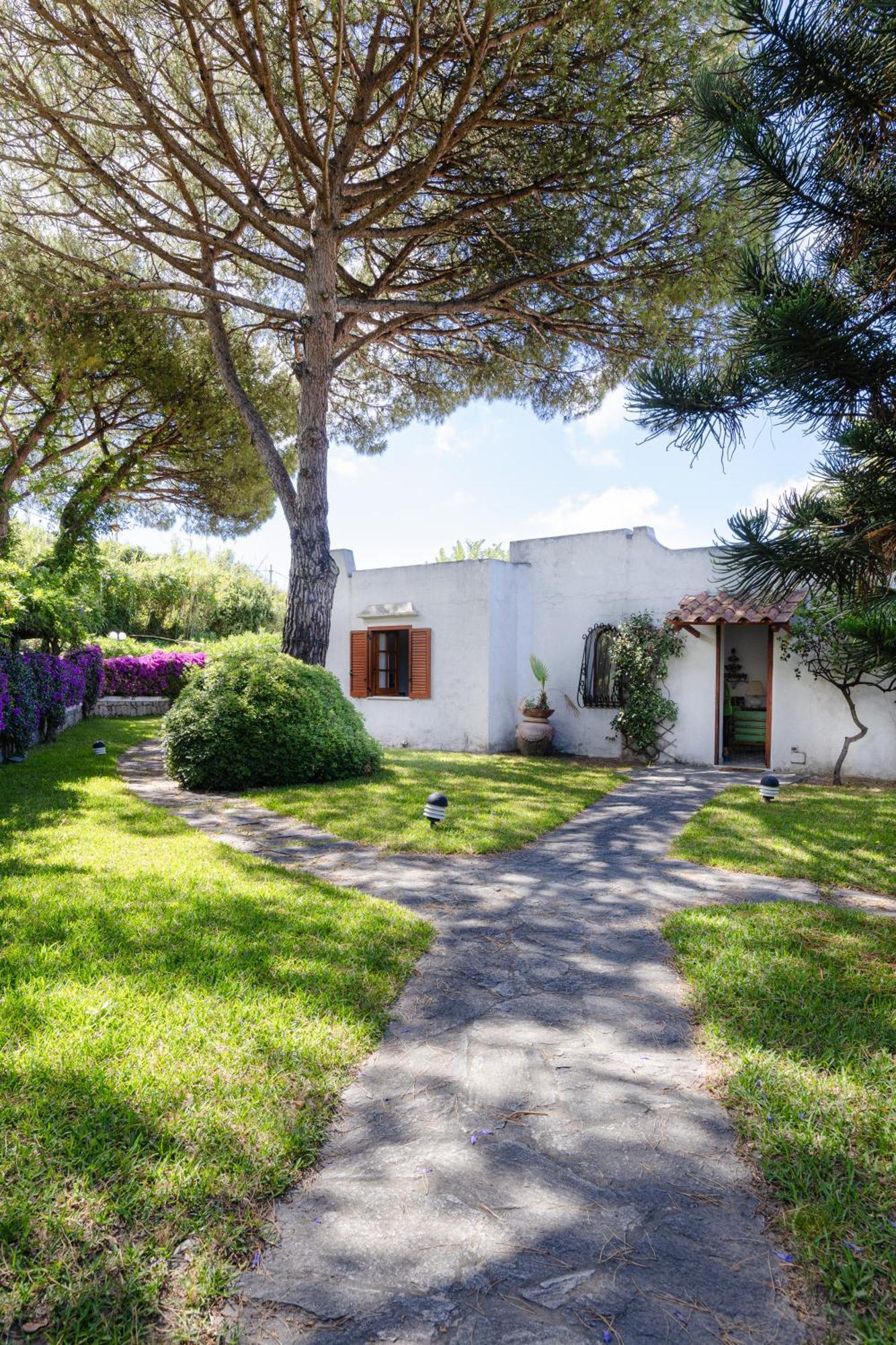 Villetta Con Giardino Esclusivo Di 1000 Mq, Piscina, Tennis, Calcio, Bocce Forio  Luaran gambar