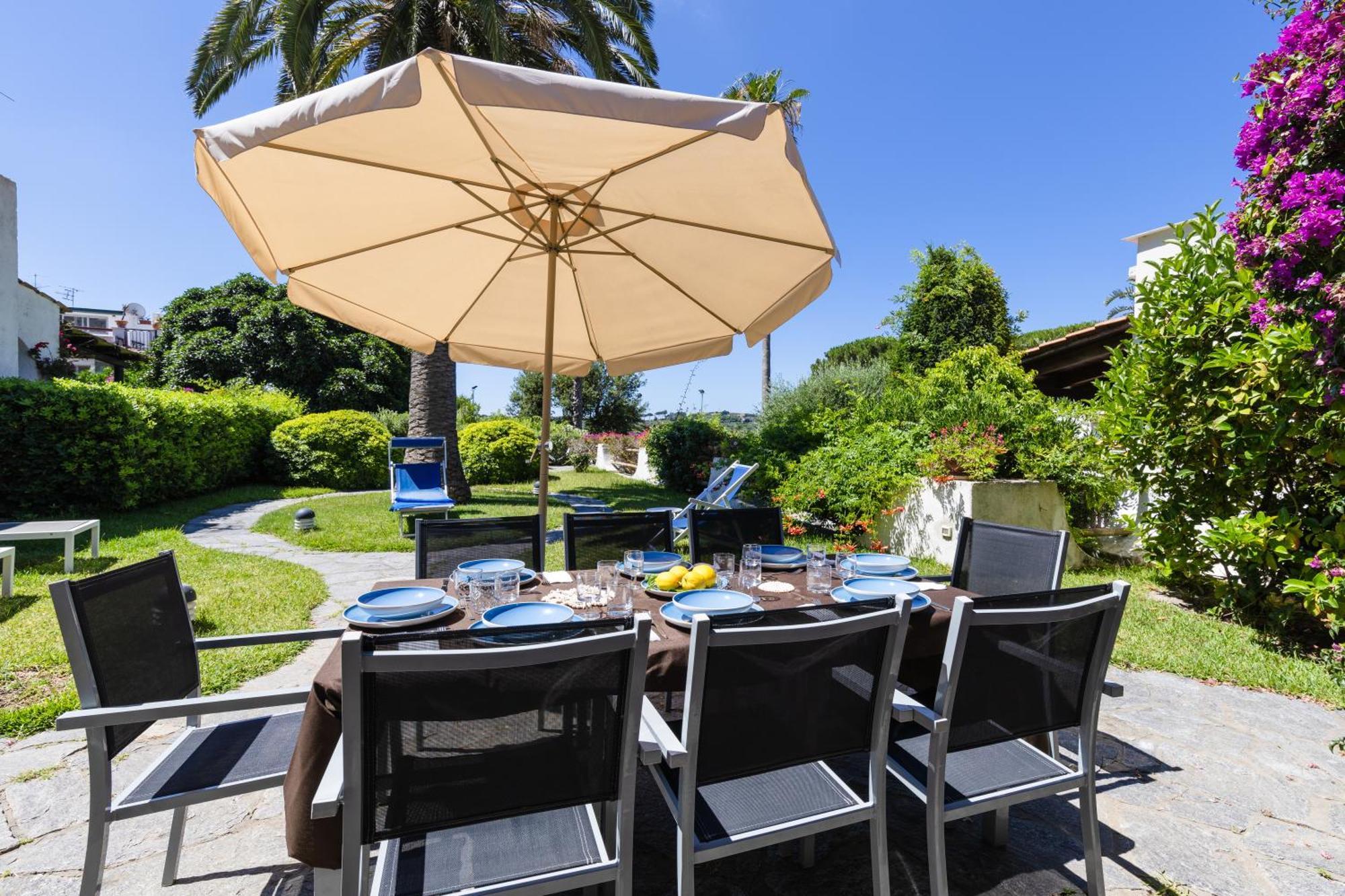 Villetta Con Giardino Esclusivo Di 1000 Mq, Piscina, Tennis, Calcio, Bocce Forio  Luaran gambar