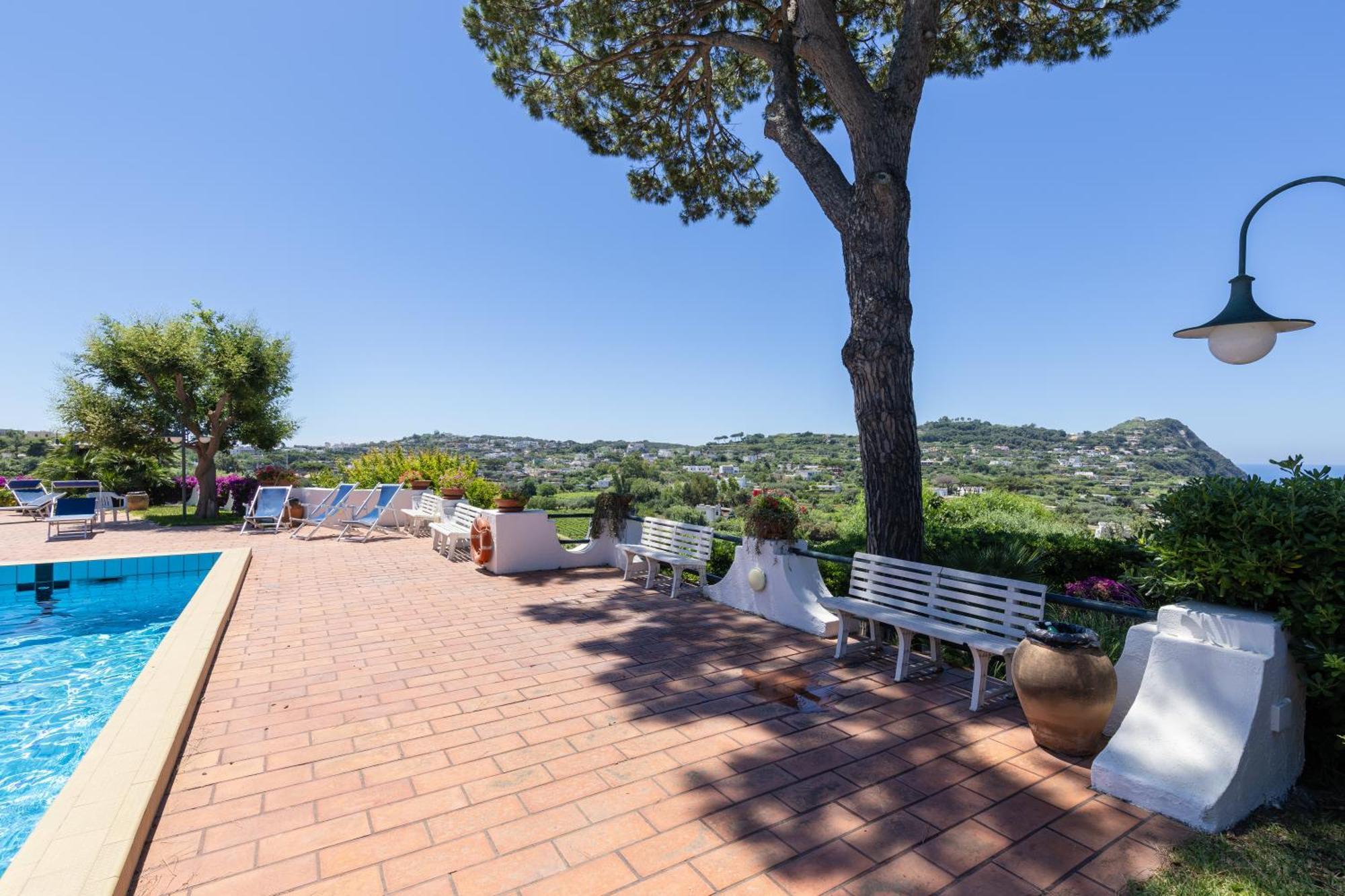 Villetta Con Giardino Esclusivo Di 1000 Mq, Piscina, Tennis, Calcio, Bocce Forio  Luaran gambar