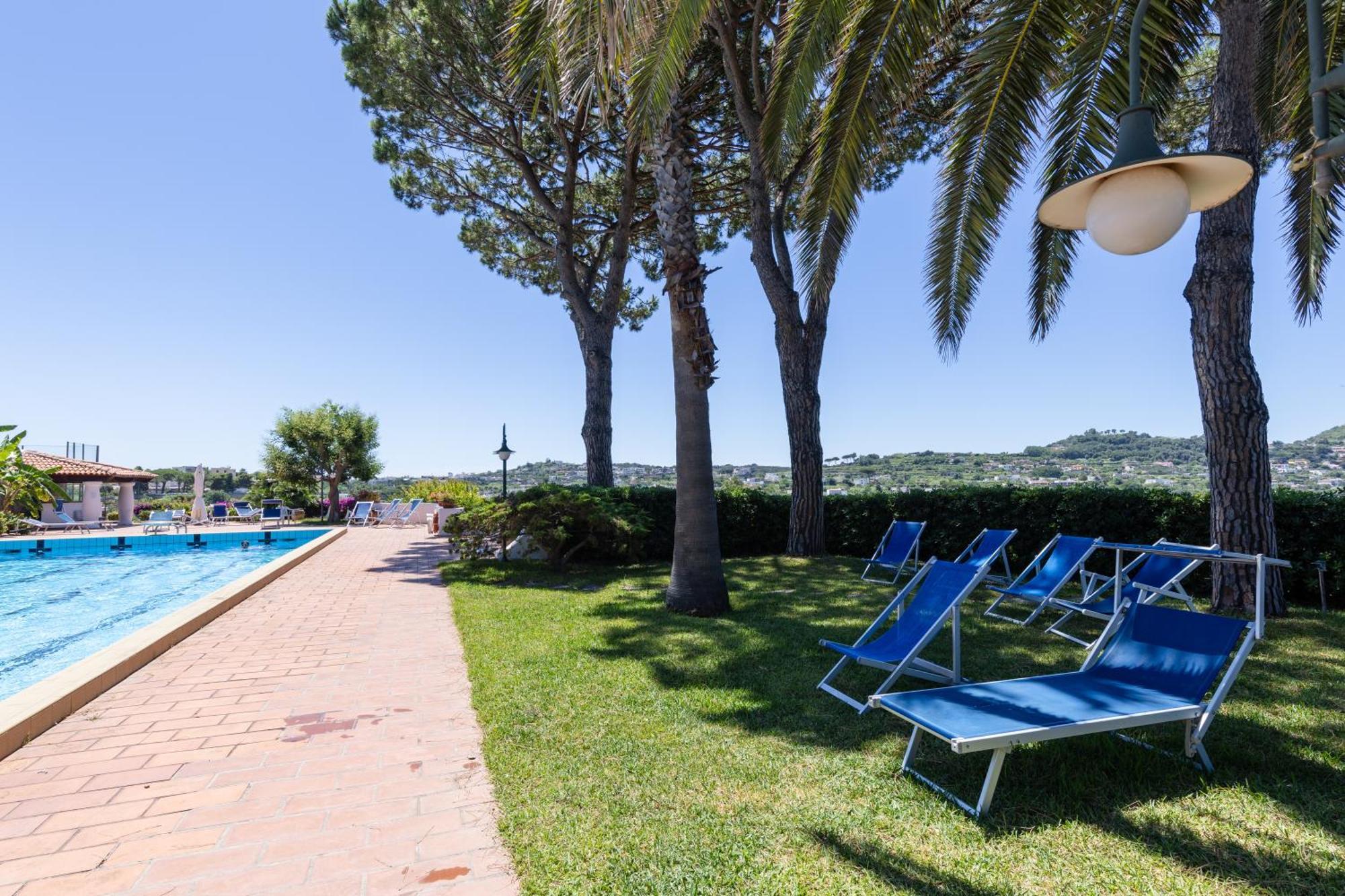 Villetta Con Giardino Esclusivo Di 1000 Mq, Piscina, Tennis, Calcio, Bocce Forio  Luaran gambar