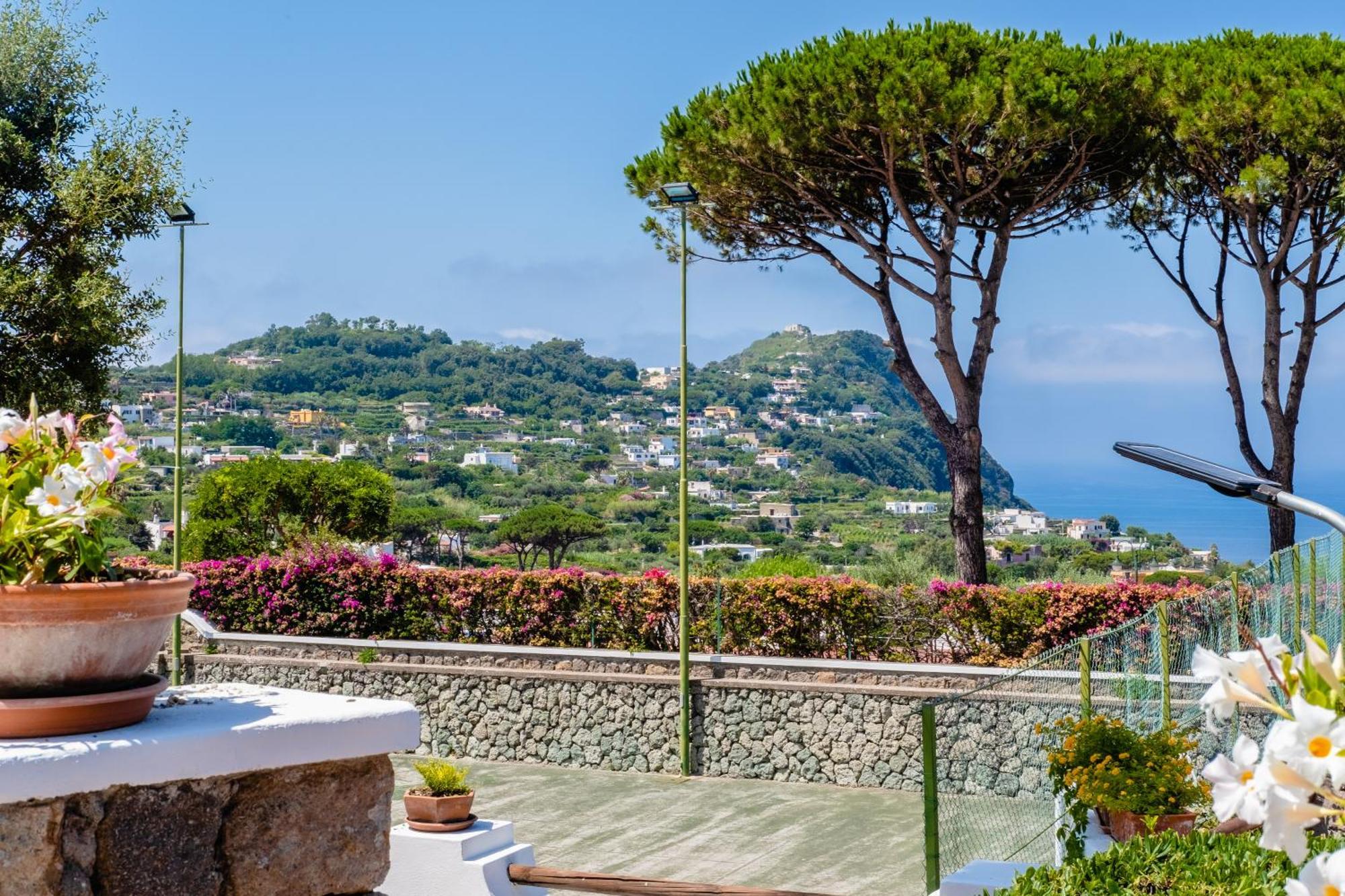 Villetta Con Giardino Esclusivo Di 1000 Mq, Piscina, Tennis, Calcio, Bocce Forio  Luaran gambar