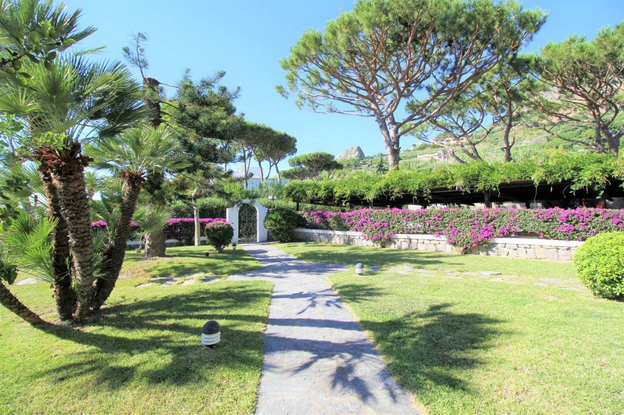 Villetta Con Giardino Esclusivo Di 1000 Mq, Piscina, Tennis, Calcio, Bocce Forio  Luaran gambar